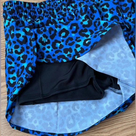 VOXY RUNNING SHORTS
BLUE LEOPARD - 2 IN 1 RACER SHORTS
SIZE SMALL - Picture 6 of 11